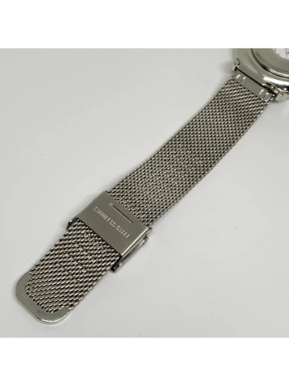 Vincero Women’s Watch “live your legacy” 33mm  quartz analog mesh band running